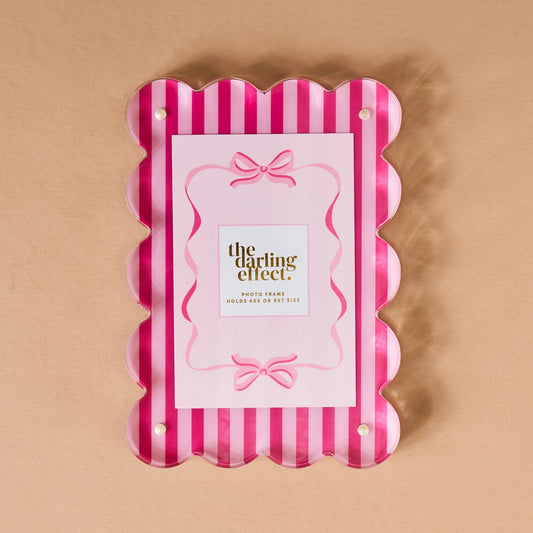 Scalloped Sweetheart Frame