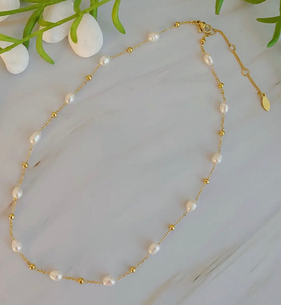 Gold and Pearls Necklace