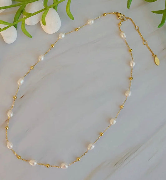 Gold and Pearls Necklace